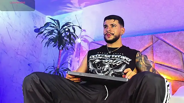 Snapshot of DickGriffith_ chatting on 10-06-25, 12:35 DickGriffith online show from 10-06-25, 12:35