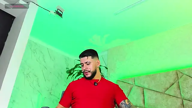 Snapshot of DickGriffith_ chatting on 10-28-25, 10:30 DickGriffith online show from 10-28-25, 10:30