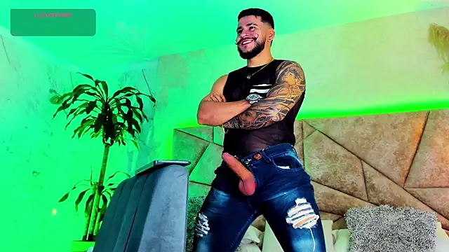 Snapshot of DickGriffith_ chatting on 10-29-25, 10:28 DickGriffith online show from 10-29-25, 10:28