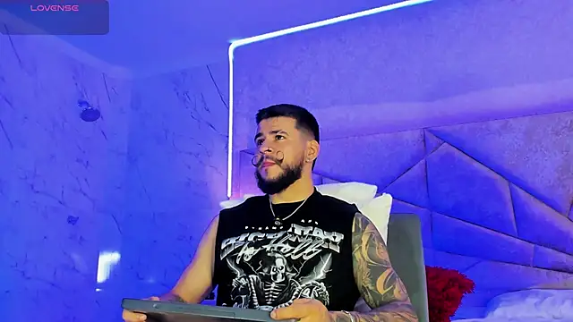 Snapshot of DickGriffith_ chatting on 12-04-25, 01:42 DickGriffith online show from 12-04-25, 01:42