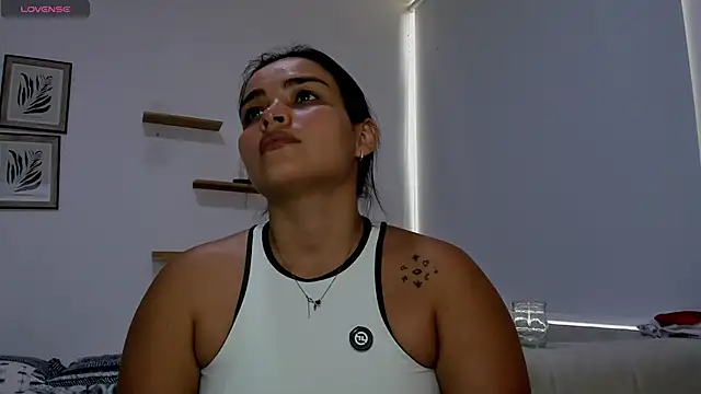 Snapshot of sarita_bigbooty_ chatting on 12-14-25, 09:08 sarita bigbooty online show from 12-14-25, 09:08