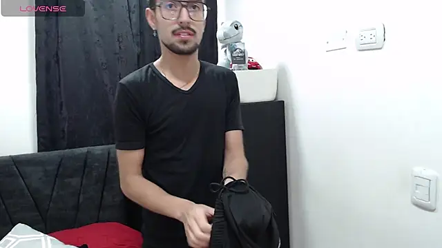 Snapshot of Demian_val chatting on 02-16-26, 12:01 Demian val online show from 02-16-26, 12:01