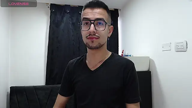 Snapshot of Demian_val chatting on 02-19-26, 12:01 Demian val online show from 02-19-26, 12:01