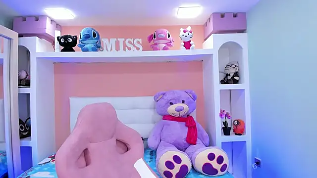 Snapshot of miss___megan chatting on 09-15-25, 02:33 miss megan online show from 09-15-25, 02:33