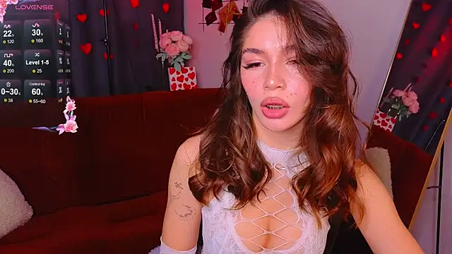 Snapshot of Caroline__Brown chatting on 02-19-25, 01:29 Caroline Brown online show from 02-19-25, 01:29