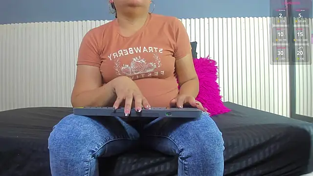 Snapshot of Aida-nicolle chatting on 10-30-25, 09:55 Aida-nicolle online show from 10-30-25, 09:55