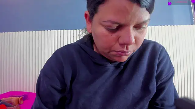 Snapshot of Aida-nicolle chatting on 11-29-25, 09:56 Aida-nicolle online show from 11-29-25, 09:56