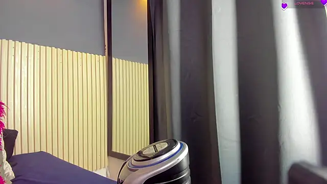 Snapshot of Aida-nicolle chatting on 11-30-25, 11:36 Aida-nicolle online show from 11-30-25, 11:36