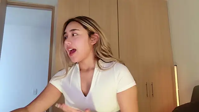 Hornyholly   online show from 05-29-26, 05:11