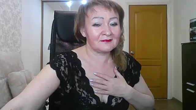 Snapshot of Victoria_secrets_ chatting on 02-14-25, 12:25 Victoria secrets online show from 02-14-25, 12:25