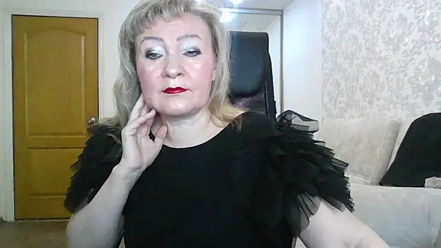 Snapshot of Victoria_secrets_ chatting on 11-21-25, 04:11 Victoria secrets online show from 11-21-25, 04:11