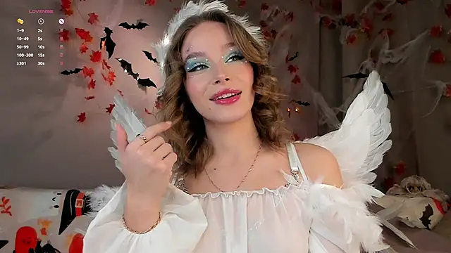 TaiteBayles online show from 10-31-25, 01:28