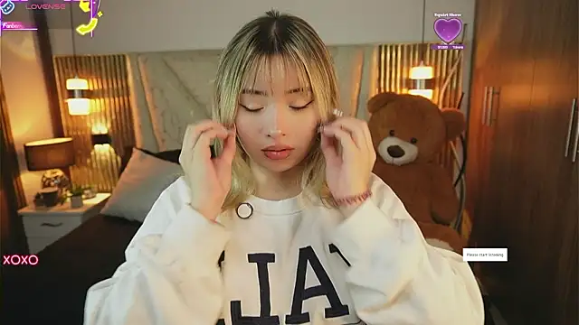 Snapshot of Julieta_priv chatting on 02-04-26, 02:23 Julieta priv online show from 02-04-26, 02:23