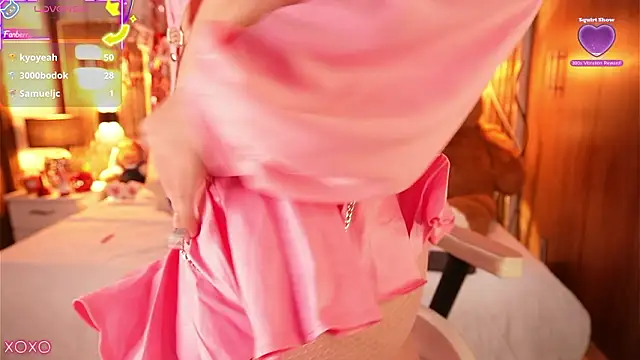 Snapshot of Julieta_priv chatting on 02-14-26, 02:47 Julieta priv online show from 02-14-26, 02:47