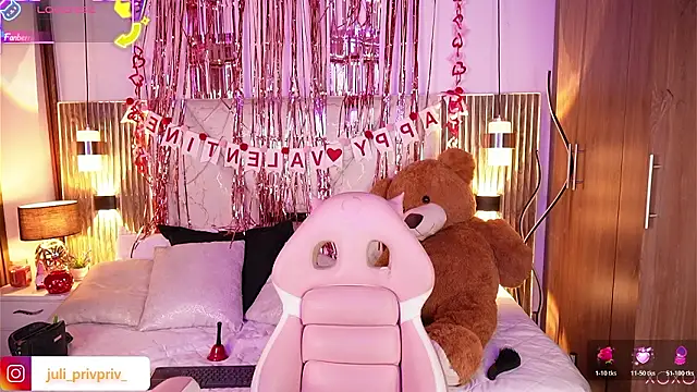 Snapshot of Julieta_priv chatting on 02-16-26, 02:35 Julieta priv online show from 02-16-26, 02:35