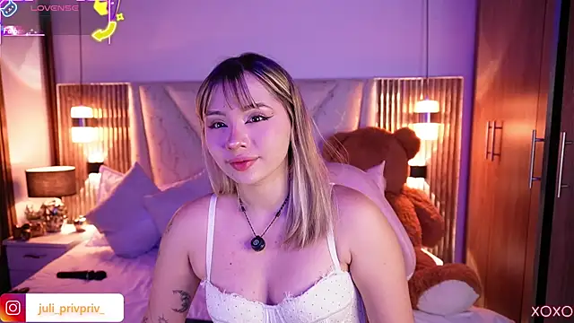 Snapshot of Julieta_priv chatting on 02-28-26, 02:29 Julieta priv online show from 02-28-26, 02:29