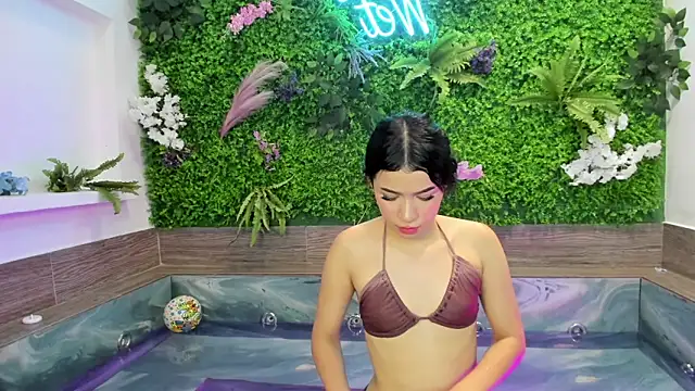 Arii moon online show from 03-18-25, 08:37