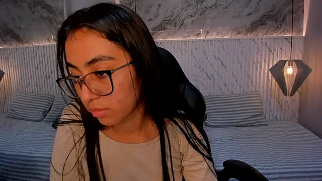 Snapshot of lucelly_15 chatting on 03-11-25, 02:51 lucelly 15 online show from 03-11-25, 02:51