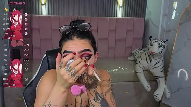 Snapshot of Anni_acker_b chatting on 01-05-26, 05:27 Anni acker b online show from 01-05-26, 05:27