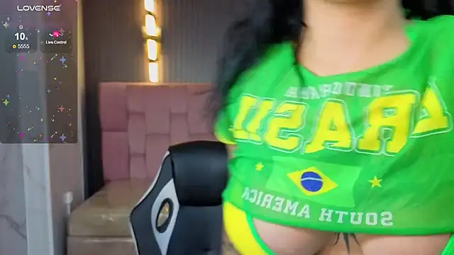 Snapshot of Anni_acker_b chatting on 01-09-26, 01:14 Anni acker b online show from 01-09-26, 01:14