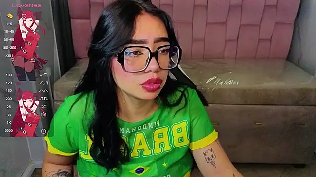 Snapshot of Anni_acker_b chatting on 02-06-26, 01:03 Anni acker b online show from 02-06-26, 01:03