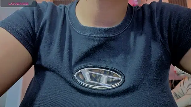 Snapshot of Anni_acker_b chatting on 02-13-26, 12:23 Anni acker b online show from 02-13-26, 12:23