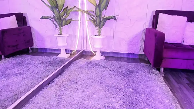 Snapshot of MelanieHillss chatting on 12-03-25, 04:09 MelanieHillss online show from 12-03-25, 04:09