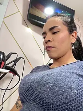 Snapshot of Naatalia chatting on 02-19-25, 08:31 Naatalia online show from 02-19-25, 08:31