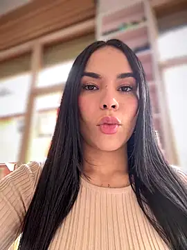 Snapshot of Naatalia chatting on 10-16-25, 05:03 Naatalia online show from 10-16-25, 05:03