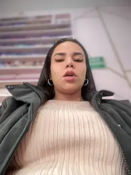 Snapshot of Naatalia chatting on 11-14-25, 08:18 Naatalia online show from 11-14-25, 08:18