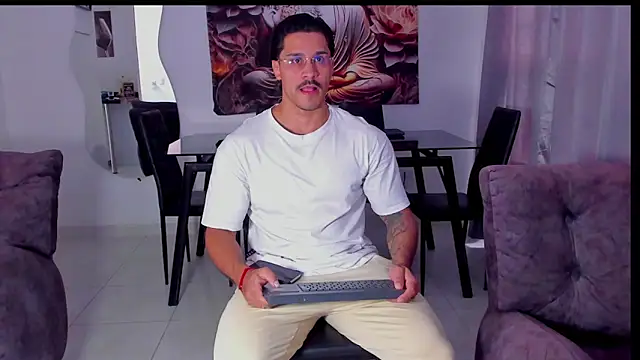 Snapshot of Valentino_Dosantos_ chatting on 02-03-26, 08:14 Valentino Dosantos online show from 02-03-26, 08:14