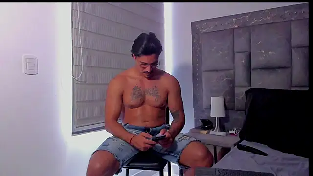 Snapshot of Valentino_Dosantos_ chatting on 03-13-26, 06:25 Valentino Dosantos online show from 03-13-26, 06:25