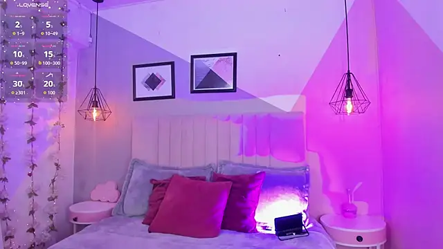 Bella walker  online show from 12-18-25, 08:15