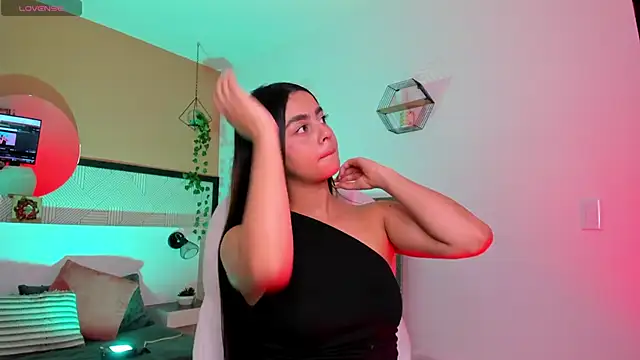 Bella walker  online show from 04-22-26, 07:59