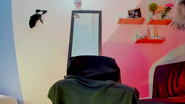 Snapshot of Aria_fitness chatting on 11-26-25, 01:01 Aria fitness online show from 11-26-25, 01:01