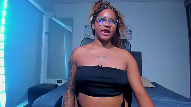 Snapshot of ZahraRose chatting on 03-14-25, 06:50 ZahraRose online show from 03-14-25, 06:50