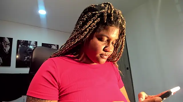 Snapshot of ZahraRose chatting on 09-08-25, 08:30 ZahraRose online show from 09-08-25, 08:30