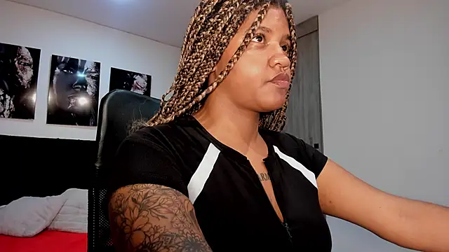 Snapshot of ZahraRose chatting on 09-16-25, 06:42 ZahraRose online show from 09-16-25, 06:42