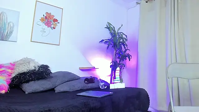 Snapshot of naomy_68 chatting on 03-02-25, 01:15 naomy 68 online show from 03-02-25, 01:15