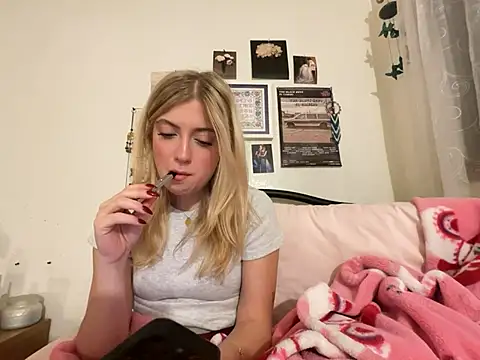 Snapshot of sinfulblonde1 chatting on 02-26-25, 01:32 sinfulblonde1 online show from 02-26-25, 01:32