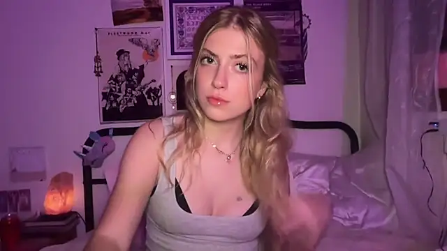 Snapshot of sinfulblonde1 chatting on 03-20-25, 04:40 sinfulblonde1 online show from 03-20-25, 04:40