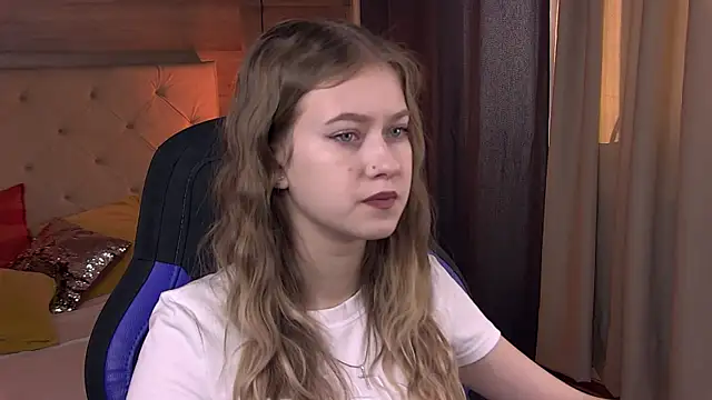 Snapshot of EveMundie chatting on 02-21-25, 09:24 EveMundie online show from 02-21-25, 09:24