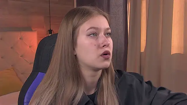 Snapshot of EveMundie chatting on 02-22-25, 09:23 EveMundie online show from 02-22-25, 09:23