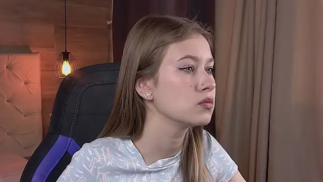 Snapshot of EveMundie chatting on 02-28-25, 09:25 EveMundie online show from 02-28-25, 09:25