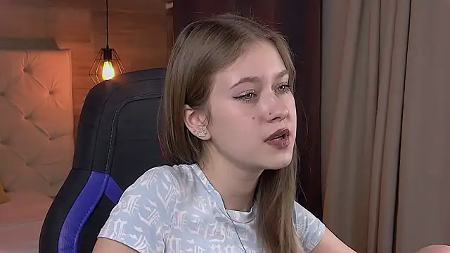 Snapshot of EveMundie chatting on 02-28-25, 03:48 EveMundie online show from 02-28-25, 03:48