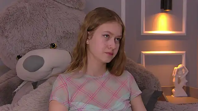 Snapshot of EveMundie chatting on 03-02-25, 01:16 EveMundie online show from 03-02-25, 01:16