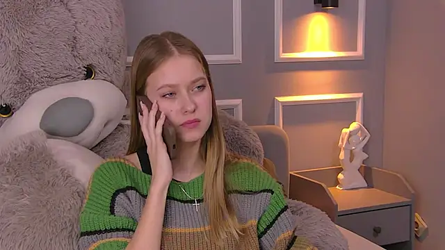 Snapshot of EveMundie chatting on 03-03-25, 07:06 EveMundie online show from 03-03-25, 07:06