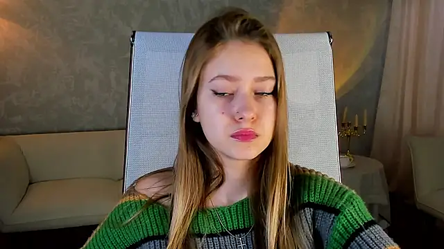 Snapshot of EveMundie chatting on 03-21-25, 10:06 EveMundie online show from 03-21-25, 10:06