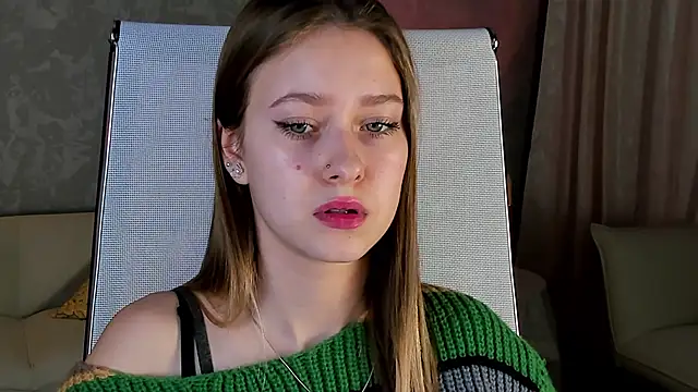 Snapshot of EveMundie chatting on 03-21-25, 04:40 EveMundie online show from 03-21-25, 04:40