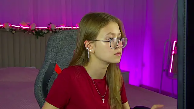 Snapshot of EveMundie chatting on 09-11-25, 10:48 EveMundie online show from 09-11-25, 10:48